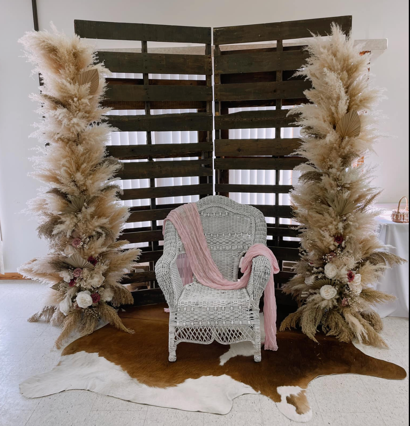 WICKER ACCENT CHAIR - WHITE