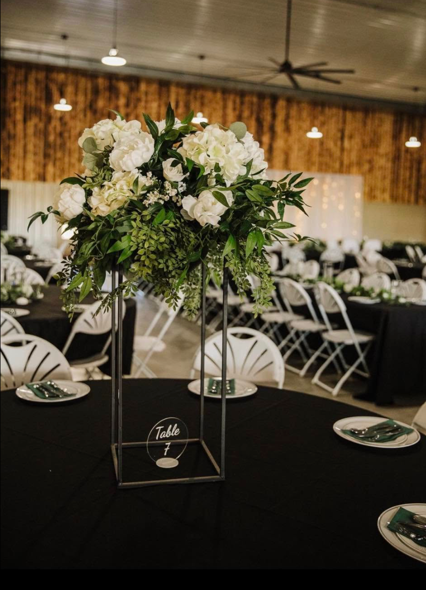 LARGE FLORAL ARRANGMENT