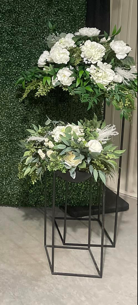 LARGE FLORAL ARRANGMENT