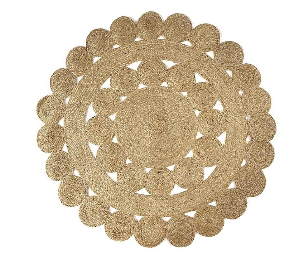 VARIOUS RUGS / COWHIDES