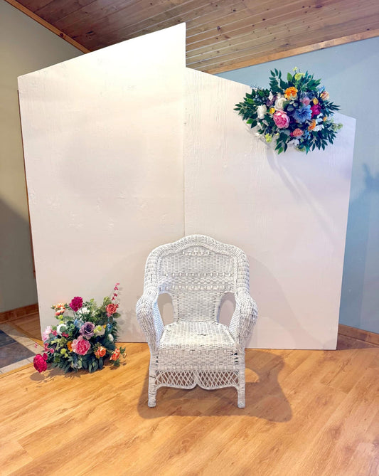 WHITE ANGLED BACKDROP